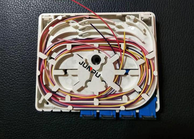 Type d'intérieur de mur de boîte d'arrêt de câble optique de fibre de 4 ports avec l'adaptateur de Sc 1